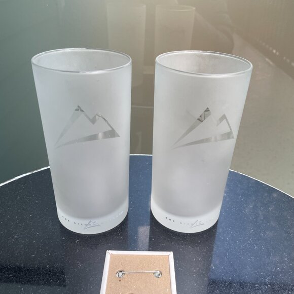 Coors Light Frosted Glass Lot of 2 and Vtg Coors is Coming Button - Picture 5 of 5